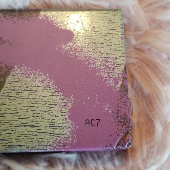M.A.C Risktaker Eyeshadow palette - Picture 2 of 7